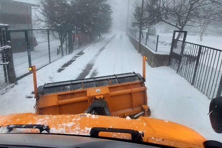 Bursa Osmangazi'de bayramda karla m&uuml;cadele