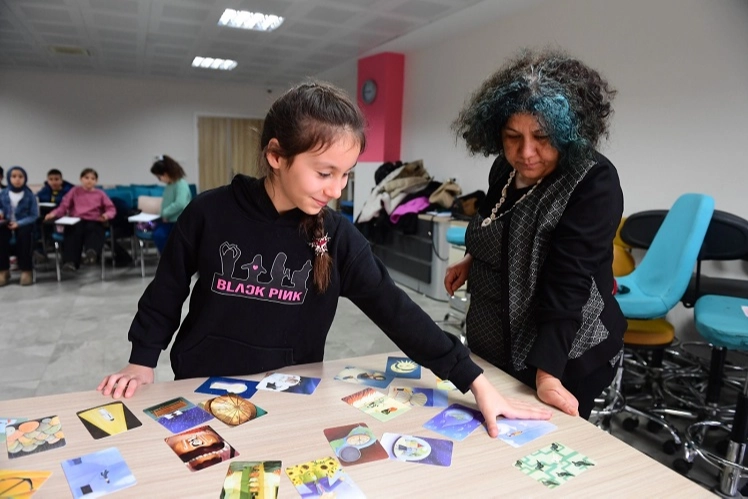 Bursa Osmangazi&rsquo;de k&uuml;&ccedil;&uuml;k yazarlardan b&uuml;y&uuml;k adım