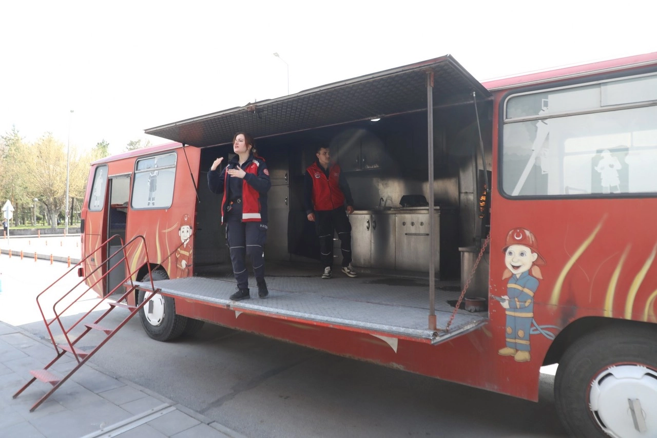Kayseri Melikgazi personeline 'yangın s&ouml;nd&uuml;rme' eğitimi