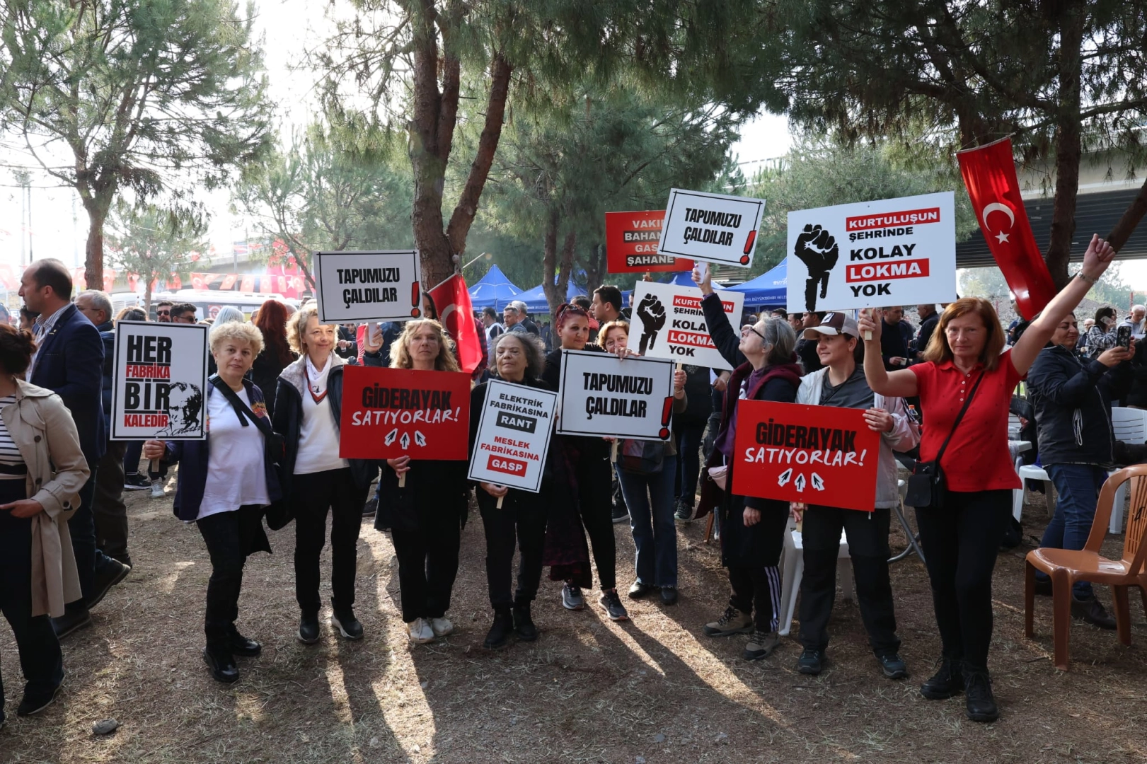 İzmir'de Meslek Fabrikası'nın her yerinde &ccedil;alışanlarının emeği var