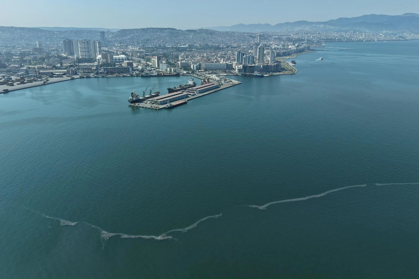 İzmir K&ouml;rfezi g&ouml;z g&ouml;re g&ouml;re kirletiliyor! 12. kirlilik tespiti!