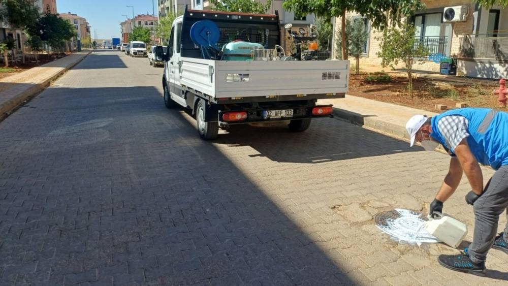 Adıyaman Belediyesi&rsquo;nden TOKİ Konutlarında koruyucu larva m&uuml;cadelesi 