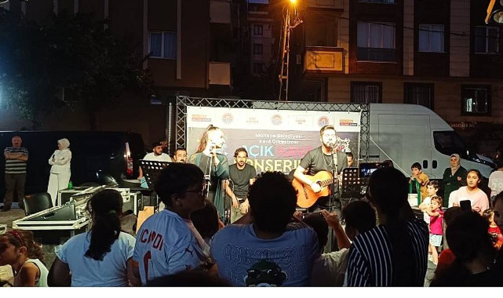 Maltepe'de a&ccedil;ık hava konserleri b&uuml;y&uuml;k coşkuyla devam ediyor