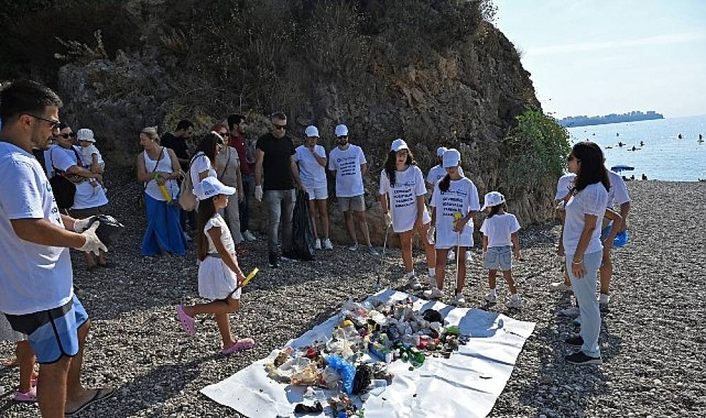 B&uuml;y&uuml;kşehir'den 'Kıyı Temizliği G&uuml;n&uuml;'nde sahil temizliği 