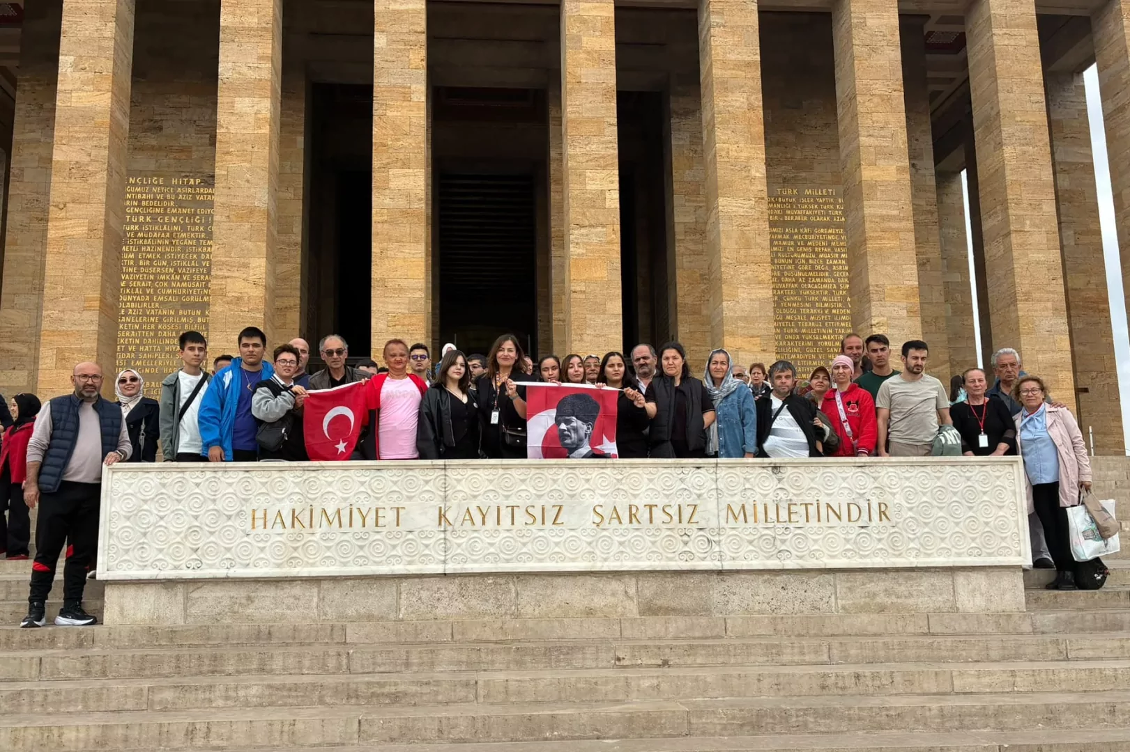 Mudanya ve Nil&uuml;fer&rsquo;den Anıtkabir&rsquo;e anlamlı ziyaret... Sevgi engel tanımadı