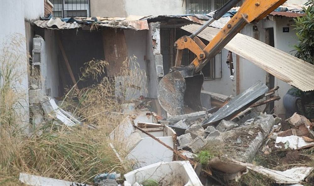 Yenişehir'de metruk yapılara ge&ccedil;it yok