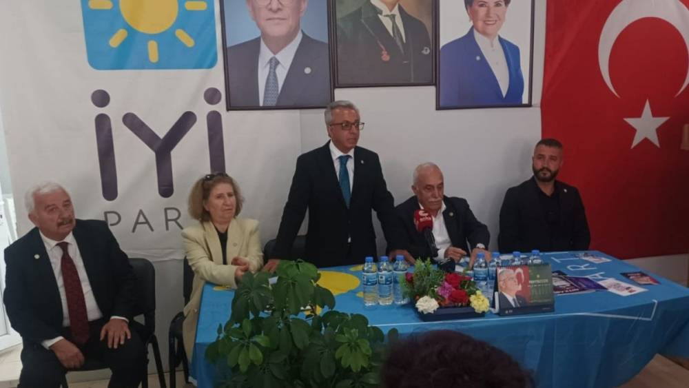 Dervişoğlu&rsquo;nun &ccedil;ağrısının ardından Fakıbaba, İYİ Parti&rsquo;den ve milletvekilliğinden istifa etti 
