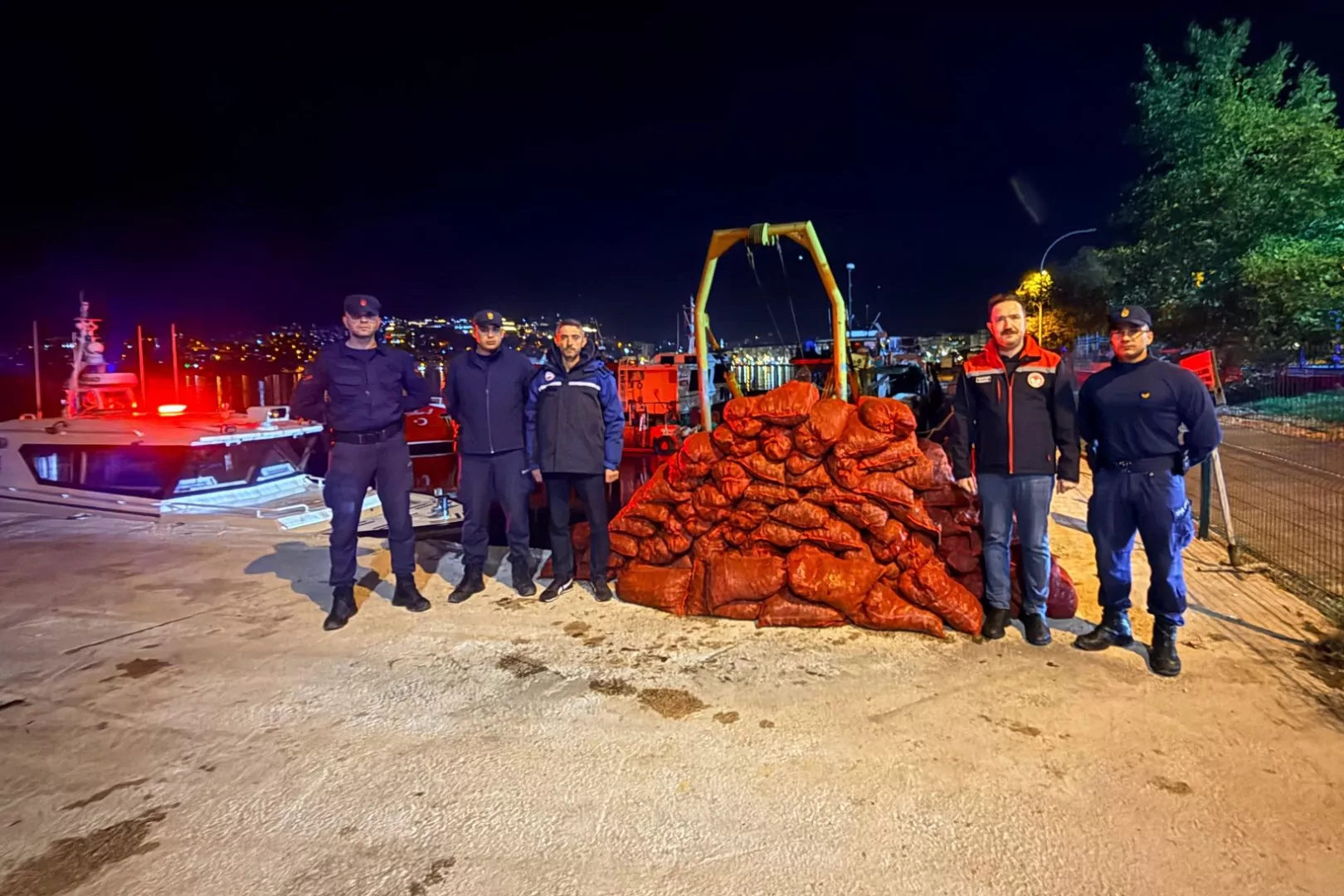 Bursa Gemlik&rsquo;te 1,5 ton midyeye el konuldu