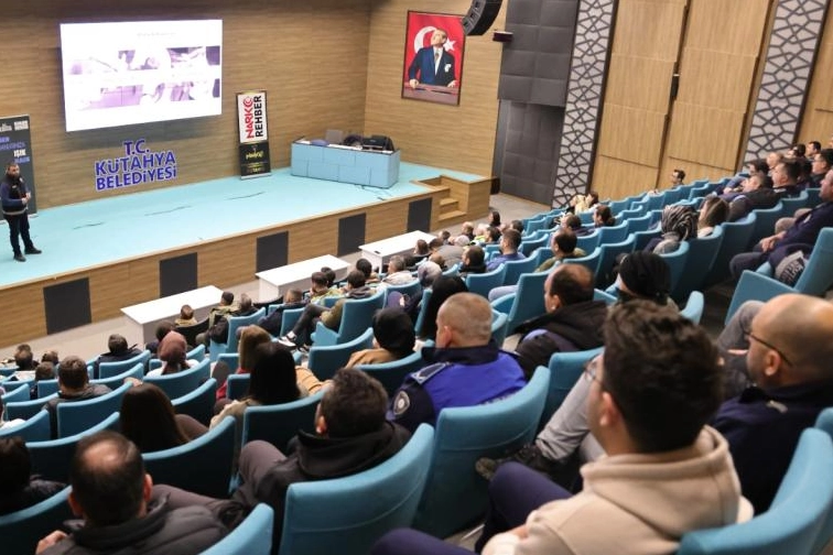 K&uuml;tahya Belediyesi personeline bağımlılıkla m&uuml;cadele eğitimi