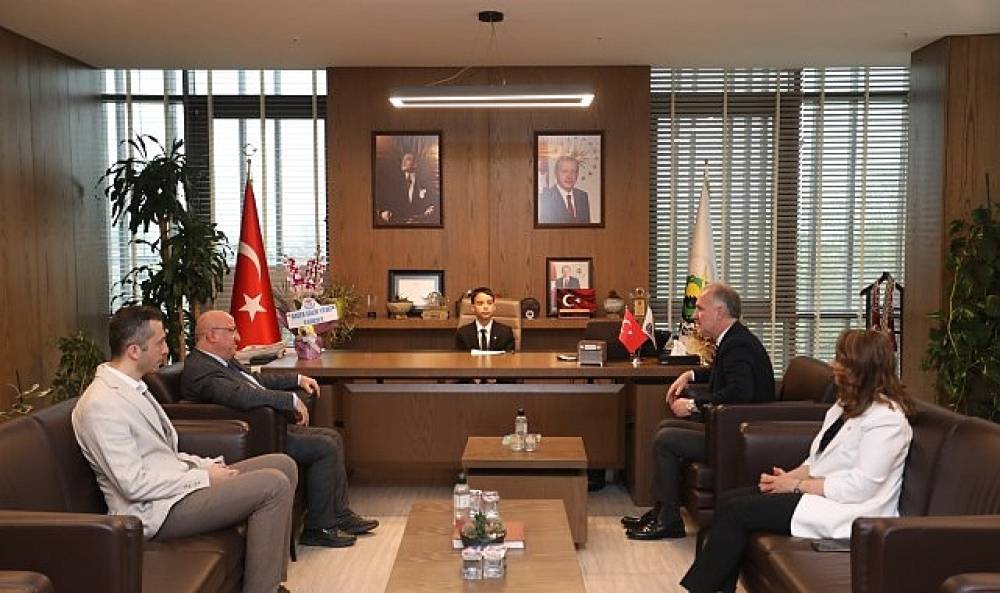 İneg&ouml;l'&uuml;n 23 Nisan Belediye Başkanı Umut Alp Yiğit Oldu