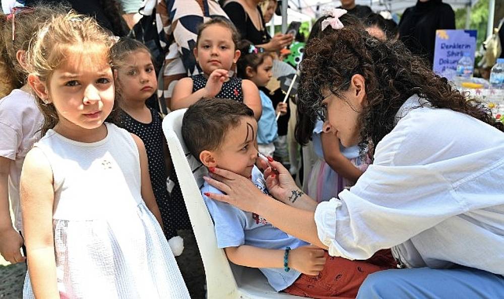 Bornova B&uuml;y&uuml;kpark'ta miniklerin b&uuml;y&uuml;k sergisi