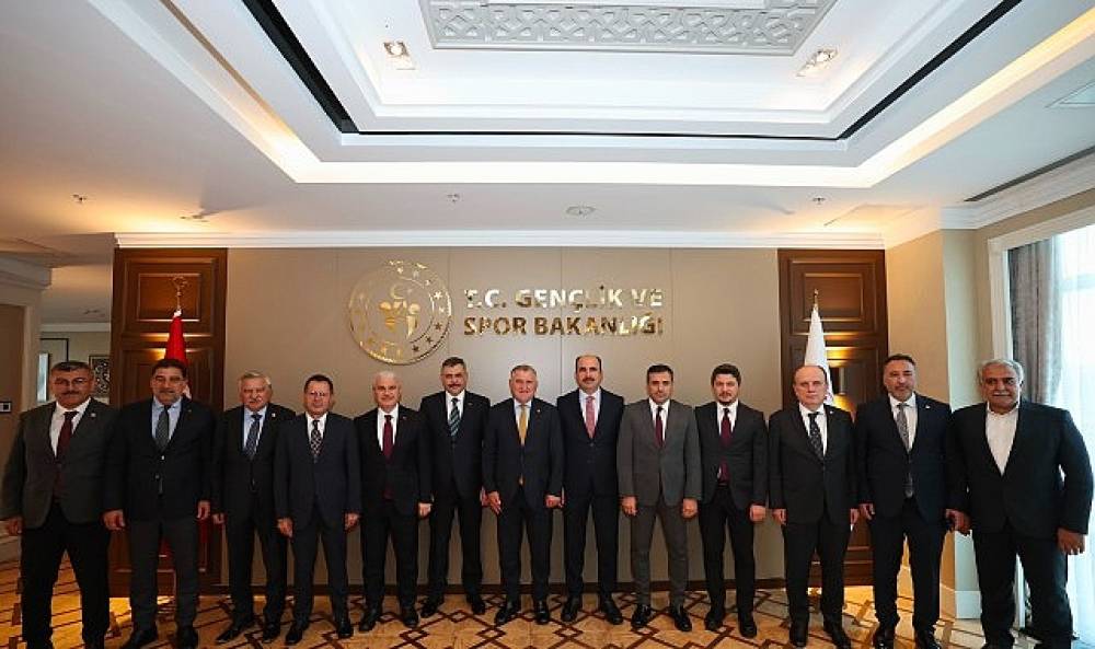 Konya Heyeti Bakan Bak ile Şehrin Gen&ccedil;lik ve Spor Yatırımlarını İstişare Etti