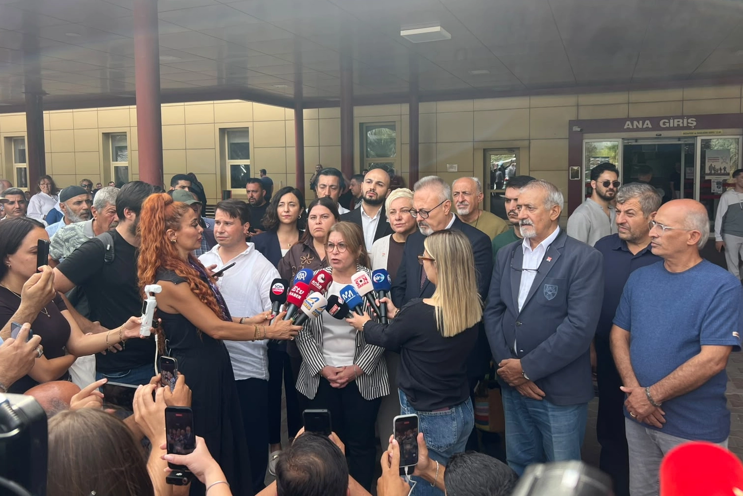 CHP heyeti Turgutlu&rsquo;da... Okul g&uuml;venliği saldırı sonrası alınacak tedbirlerden ibaret değil!