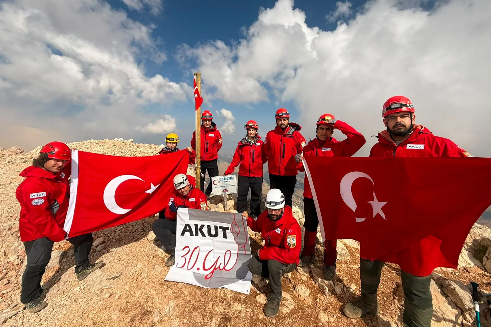 AKUT&rsquo;un 30&rsquo;uncu yılına '30 Yıl 30 Zirve' projesi