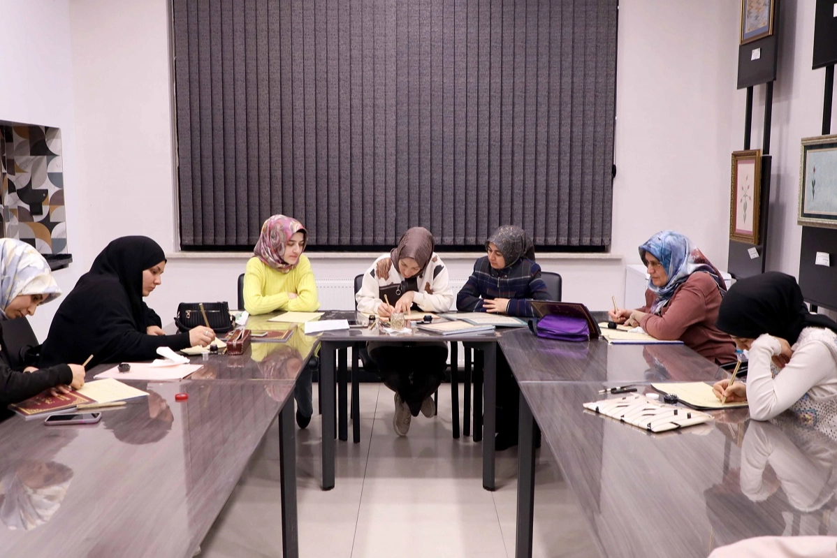 Konya Karatay&rsquo;da Gen&ccedil;lik Merkezi 549 &ouml;ğrenciye eğitim sunuyor