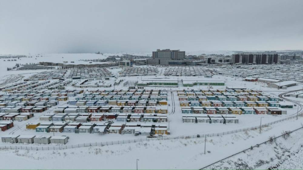 Adıyaman&rsquo;da kar yağışı etkisini s&uuml;rd&uuml;r&uuml;yor: Kar yağışı yarın da devam edecek mi?  - Videolu Haber