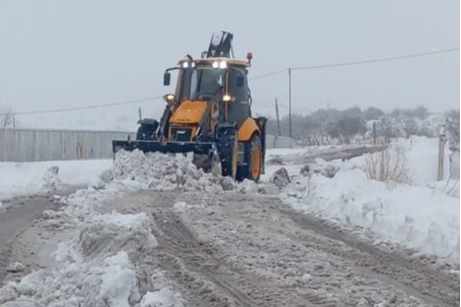 Gaziantep B&uuml;y&uuml;kşehir&rsquo;den il&ccedil;elerde karla m&uuml;cadele seferberliği