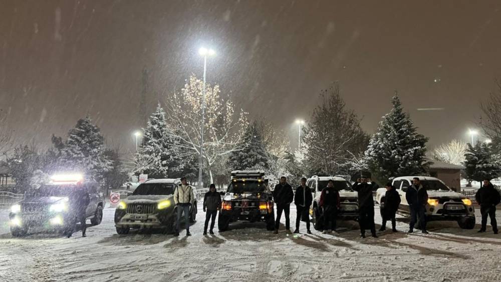 Perre Offroad Kul&uuml;b&uuml;&rsquo;nden yoğun kar koşullarında s&uuml;r&uuml;c&uuml;lere destek  - Videolu Haber