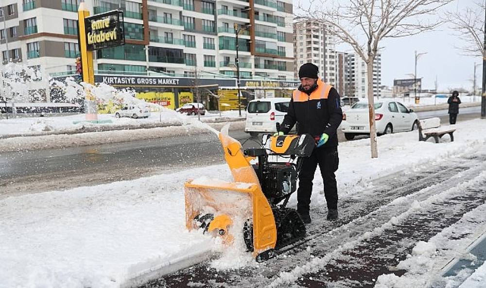 Sivas'ta Son 20 Yılın En Yoğun Karına Karşı Belediye 7/24 Sahada