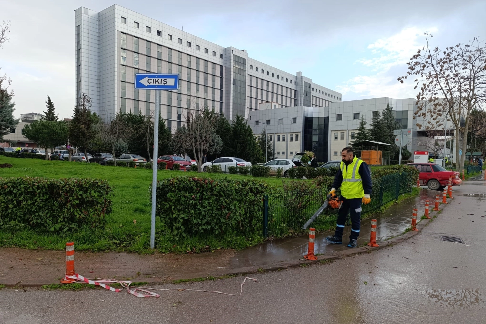 Kocaeli'de hastane bah&ccedil;elerine B&uuml;y&uuml;kşehir&rsquo;den dokunuş