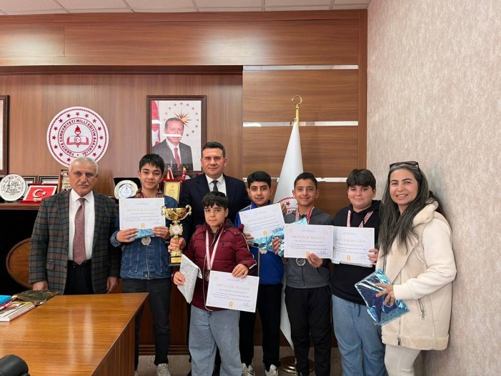 Girne Ortaokulu &Ouml;ğrencilerinden &Ccedil;ifte Spor Başarısı 