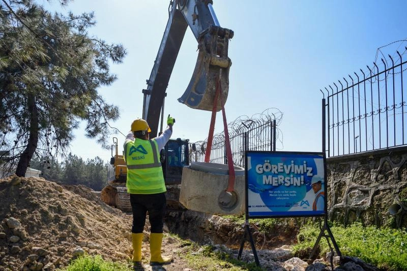 Mersin'de MESKİ atık su altyapısı &ccedil;alışmalarını s&uuml;rd&uuml;r&uuml;yor