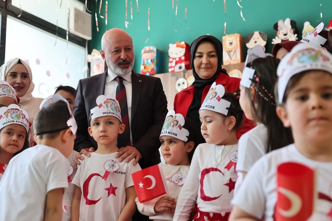 Ahmet &Ccedil;olakbayrakdar'dan '23 Nisan' a&ccedil;ıklaması