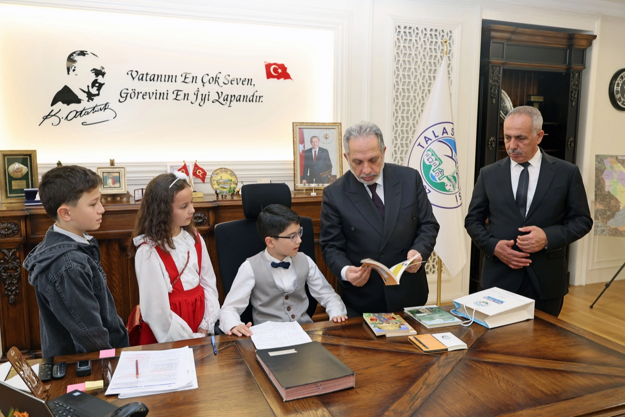 Kayseri Talas'ta k&uuml;&ccedil;&uuml;k başkandan b&uuml;y&uuml;k mesajlar