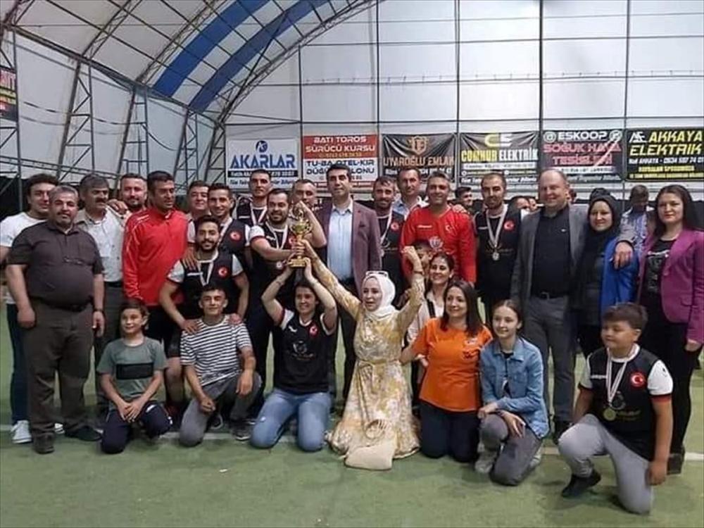 Elmalı'da halı saha dostluk turnuvası düzenlendi