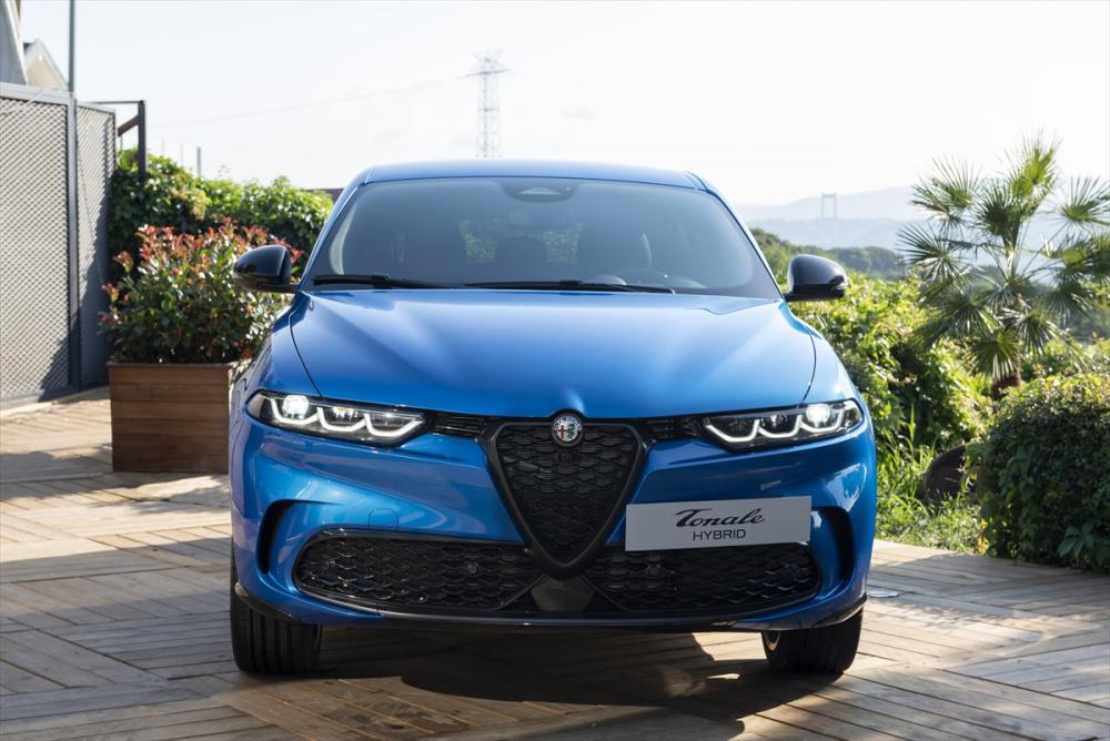Alfa Romeo'nun kompakt SUV'u "Tonale" Türkiye'de ön satışa sunulacak
