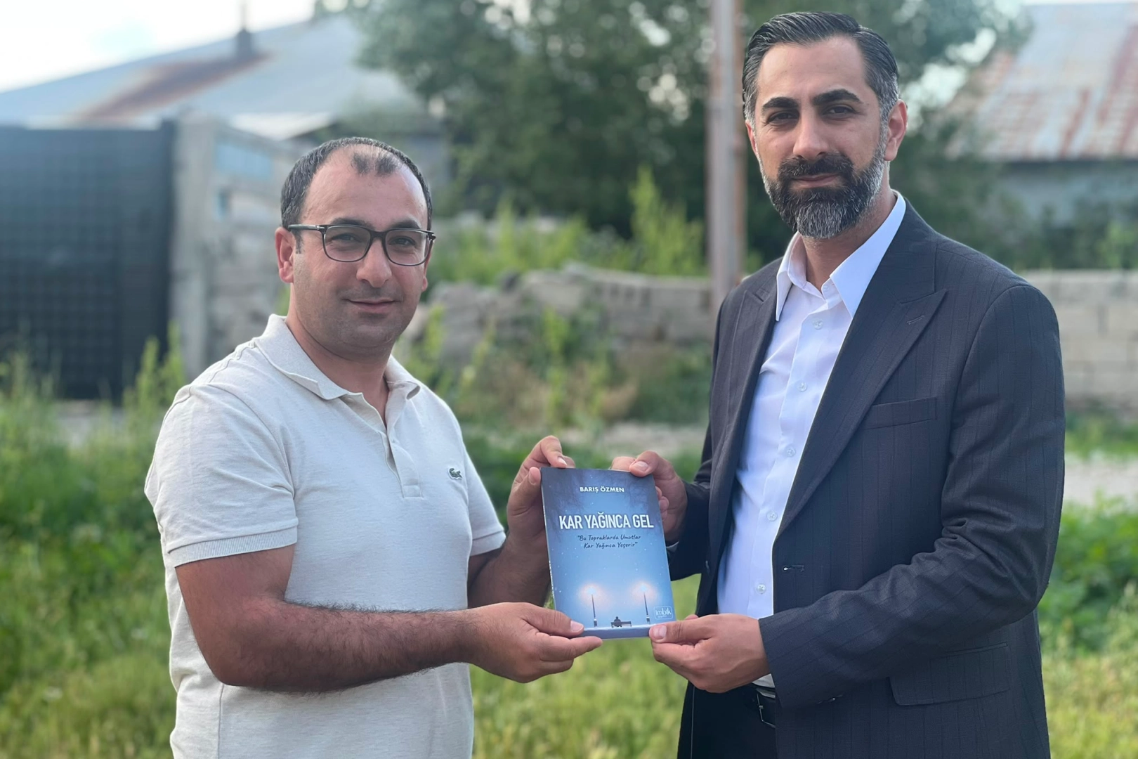 &Ouml;mer Tahtalı&rsquo;dan Barış &Ouml;zmen&rsquo;in şiir kitabına destek