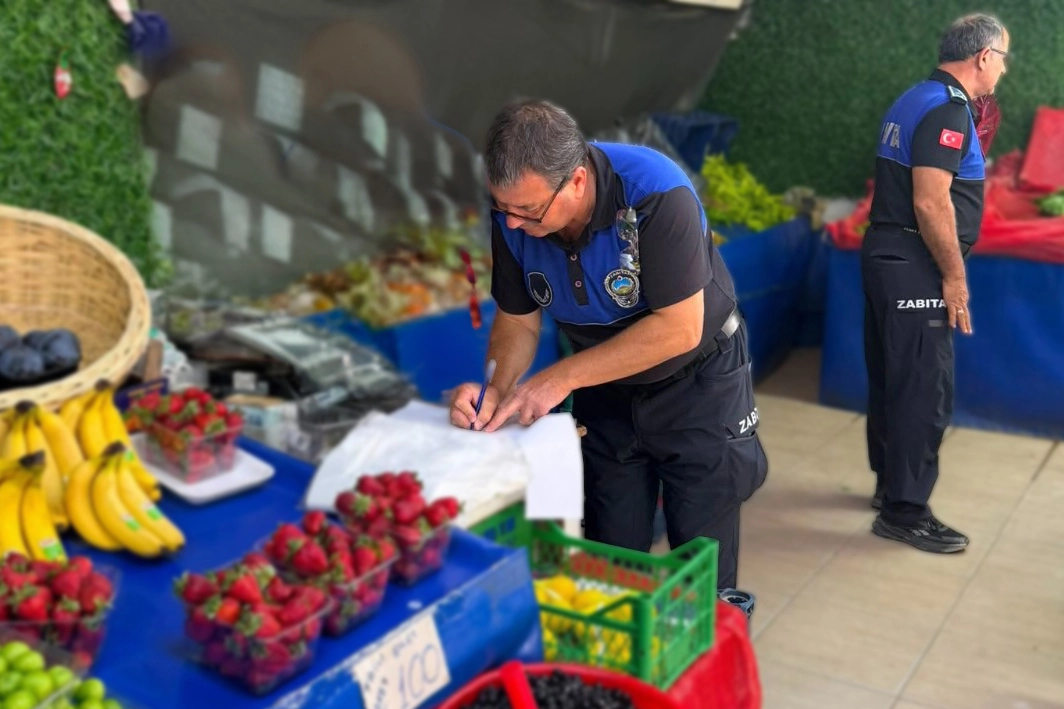 Bursa İneg&ouml;l'de zabıta ekiplerinden manav denetimi