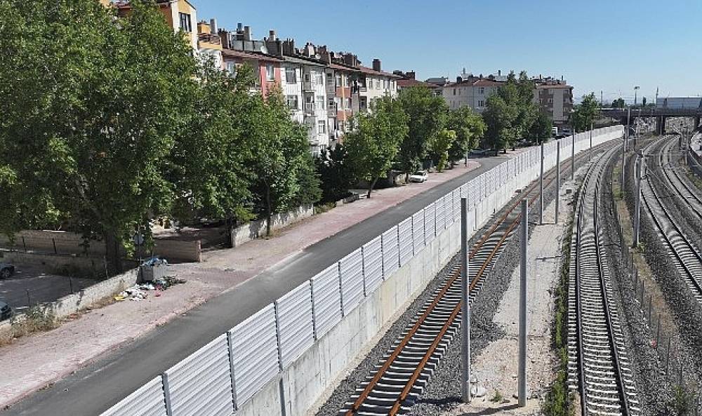 Başkan Altay, Banliy&ouml; Hattında Tren Kaynaklı G&uuml;r&uuml;lt&uuml;ye Karşı Ses Bariyeri Yaptıklarını A&ccedil;ıkladı