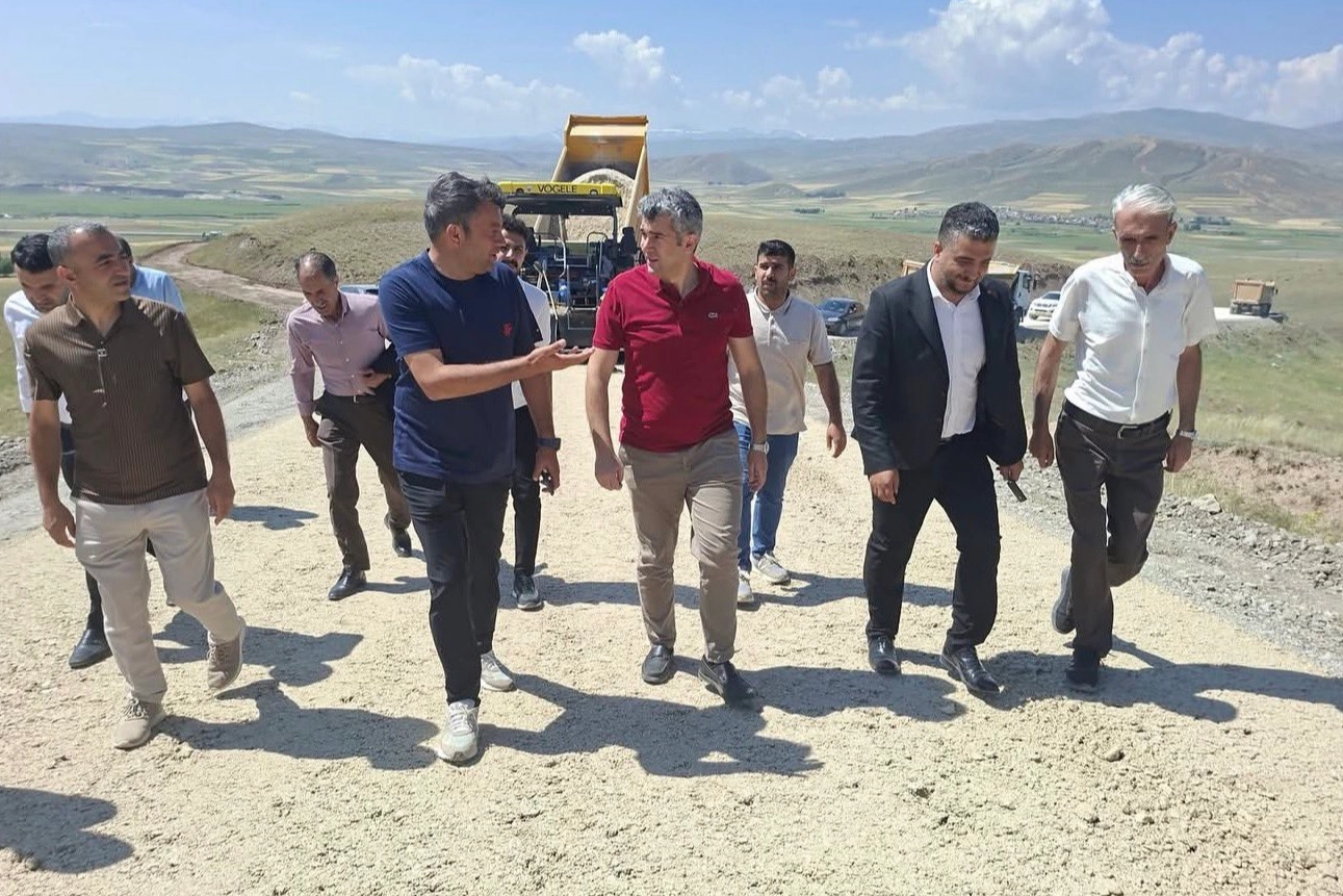 Diyadin Kaymakamı Korkusuz'dan k&ouml;y yollarına yakın mercek