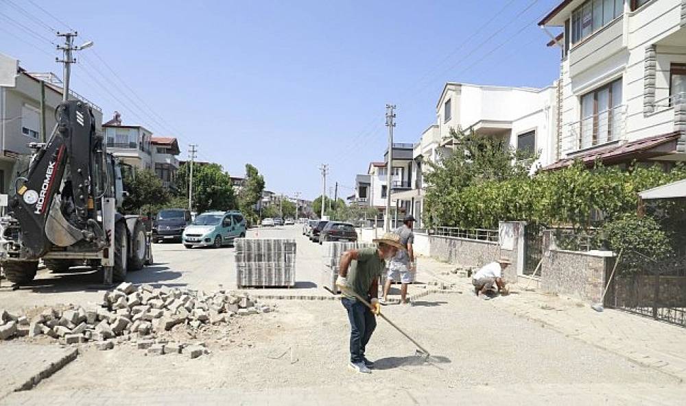 Burhaniye Belediyesi Fen İşleri Ekipleri &Ccedil;alışmalarını S&uuml;rd&uuml;r&uuml;yor