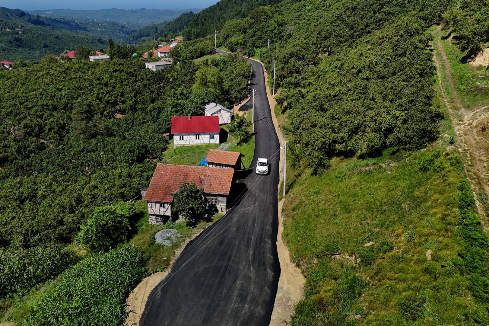 Sakarya'da fındık hasadının yoğun olduğu 3 g&uuml;zergahda ulaşım hamlesi