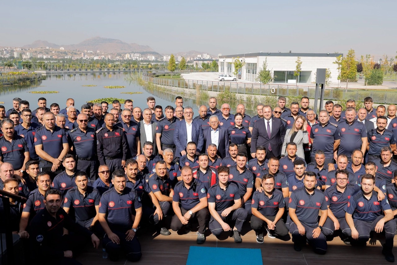 Memduh B&uuml;y&uuml;kkılı&ccedil;'tan Kayseri İtfaiyesi'ne kutlama