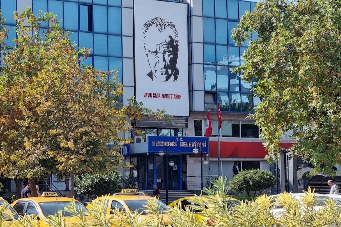 Menderes Belediyesi soruşturmasında 9 kişi daha g&ouml;zaltına alındı