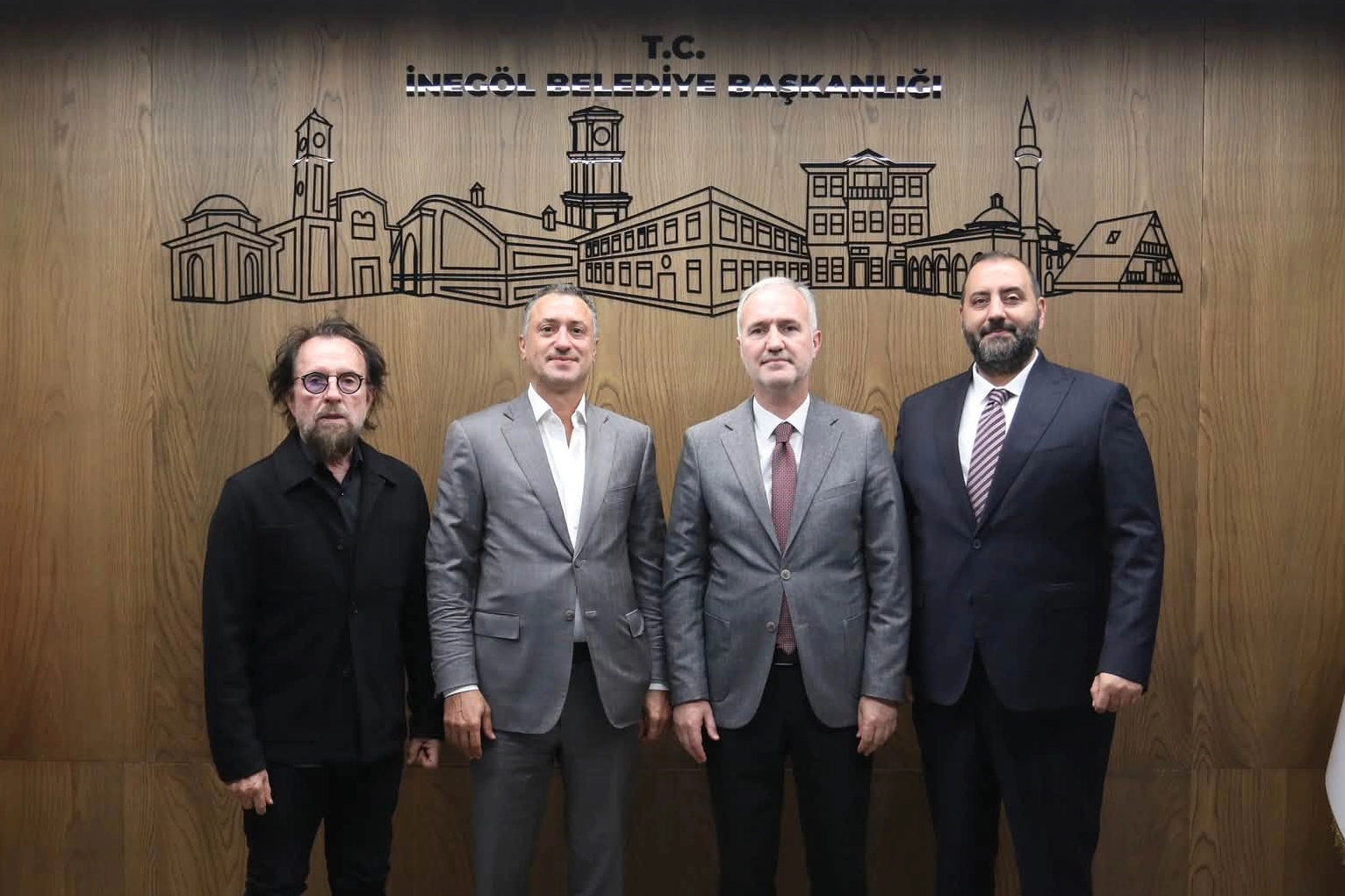 Bursa'da İneg&ouml;l İl&ccedil;e Stadyumu i&ccedil;in imzalar atıldı