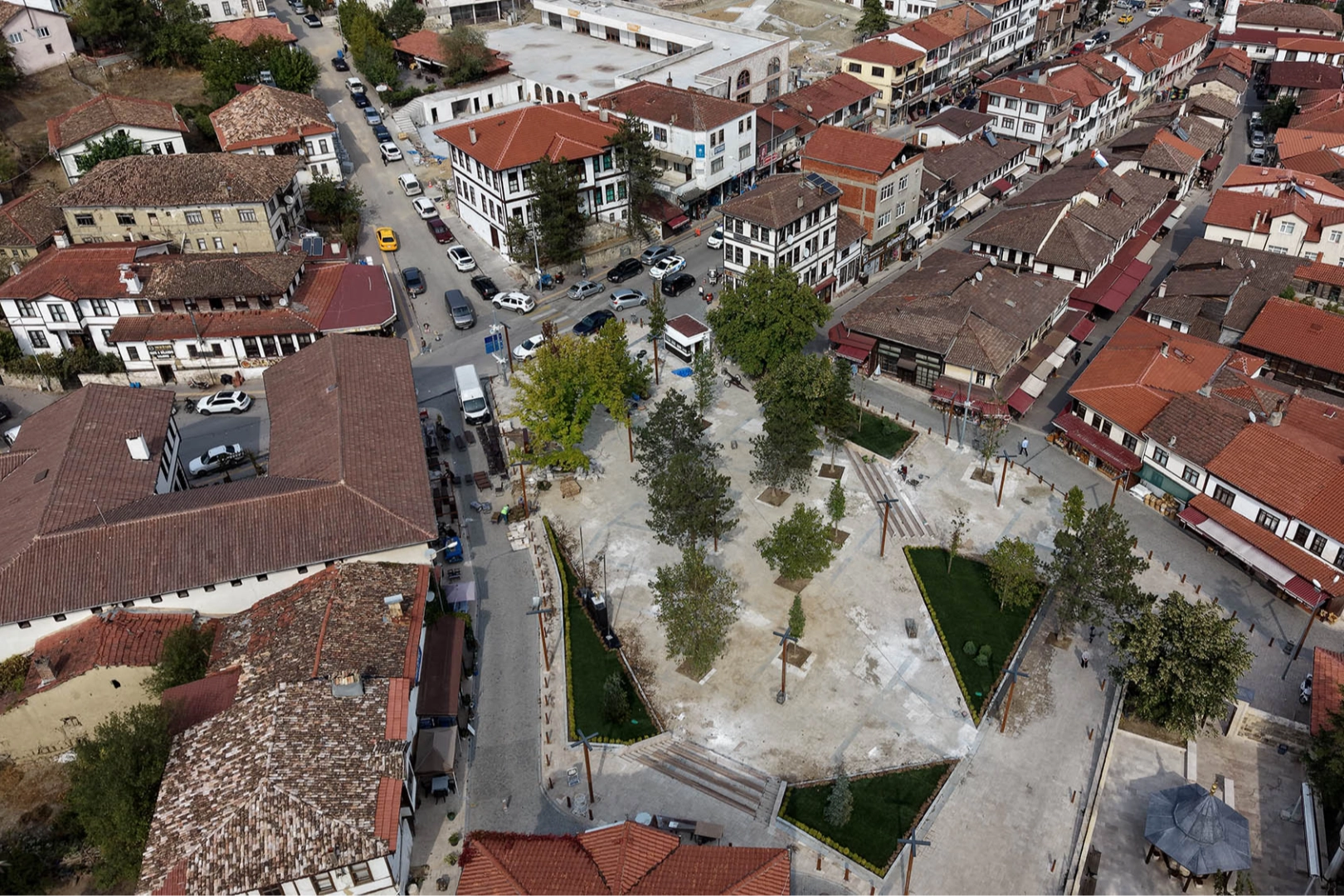 Şehrin turizm rotası Taraklı&rsquo;ya 4 ayrı projeyle yepyeni bir y&uuml;z
