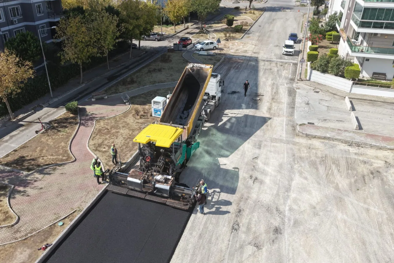 İzmir'de Ataşehir ve Harmandalı&rsquo;da yollar yenileniyor