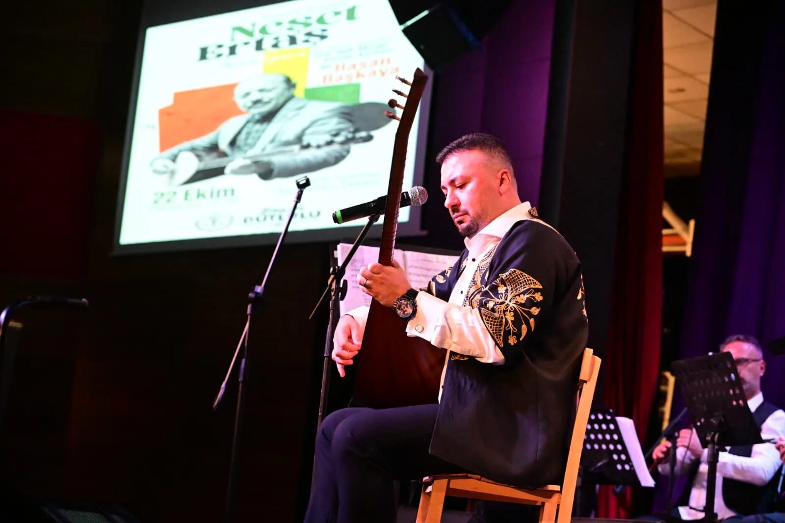 Manisa'da Neşet Ertaş t&uuml;rk&uuml;leriyle unutulmaz gece