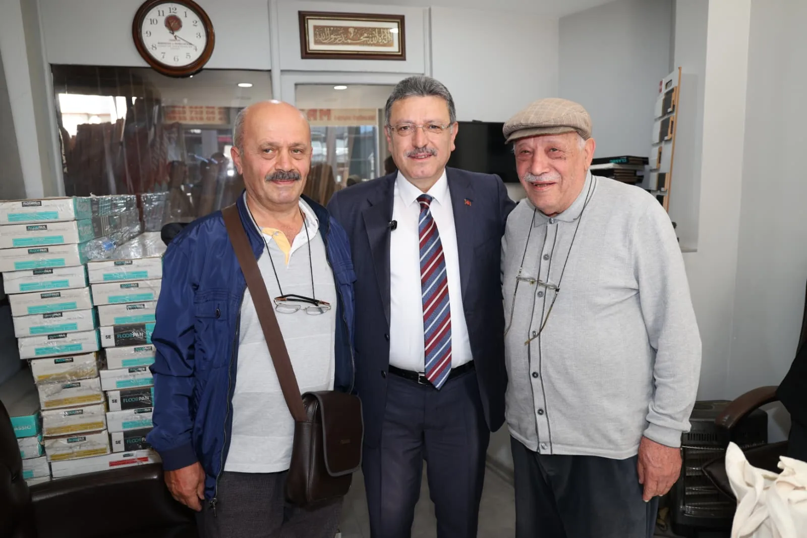 Trabzon'da&nbsp;Başkan Gen&ccedil; esnaf ve vatandaşlarla buluştu