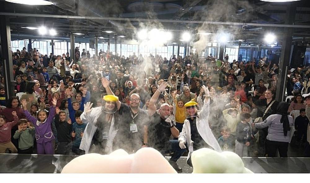 &Ccedil;ocuklar yorgunluklarını &ldquo;Okula Bi' Mola"da atıyor