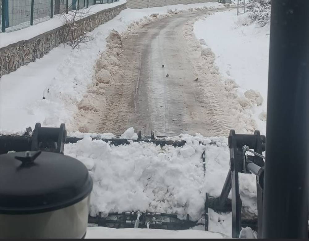 Adıyaman&rsquo;ın G&ouml;lbaşı il&ccedil;esinde karla m&uuml;cadele &ccedil;alışmaları aralıksız s&uuml;r&uuml;yor 