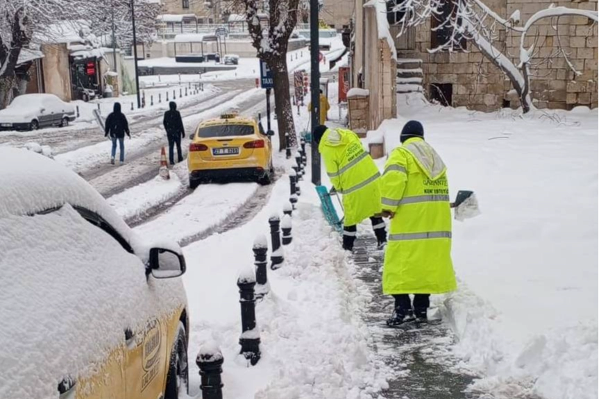 B&uuml;y&uuml;kşehir&rsquo;den kaldırımlarda yaya g&uuml;venliği i&ccedil;in &ccedil;alışma