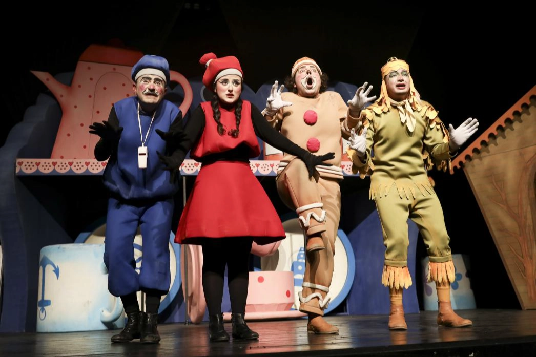 Mersin'de &ldquo;Bisk&uuml;vi Adam&rdquo; oyunu Silifkeli miniklerle buluştu