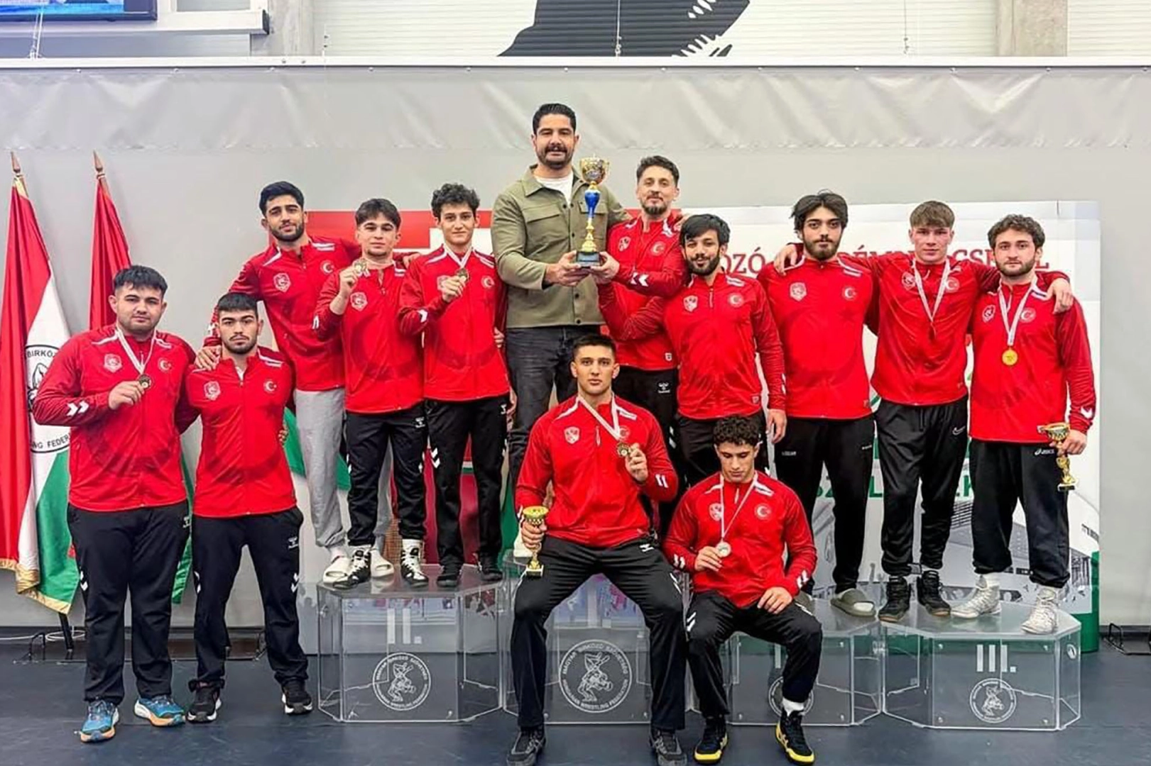 Sakarya'nın milli sporcularından Macaristan&rsquo;da &ccedil;ifte madalya