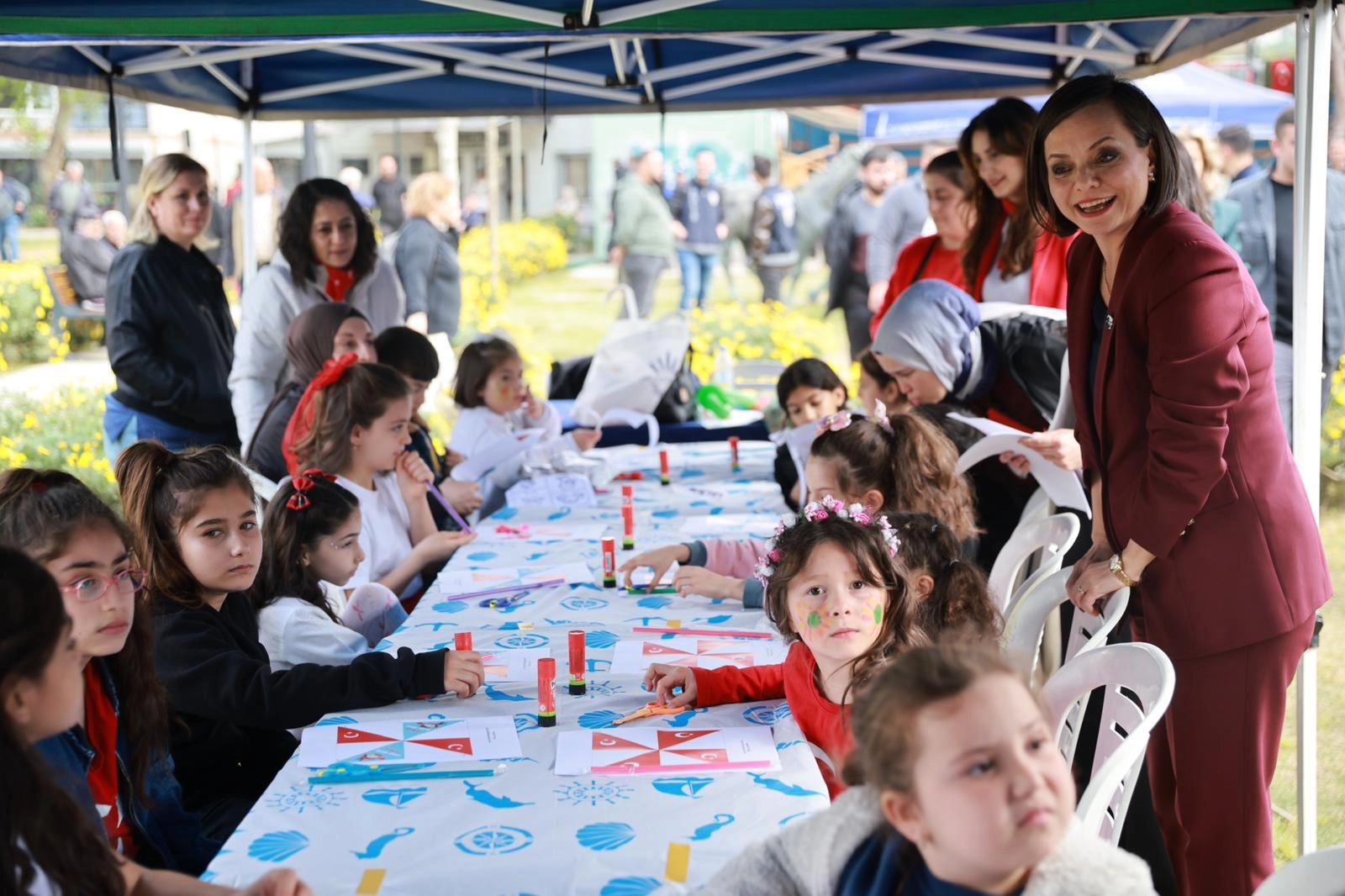 İzmir Karabağlar&rsquo;da &Ccedil;ocuk Şenliği il&ccedil;eyi sardı