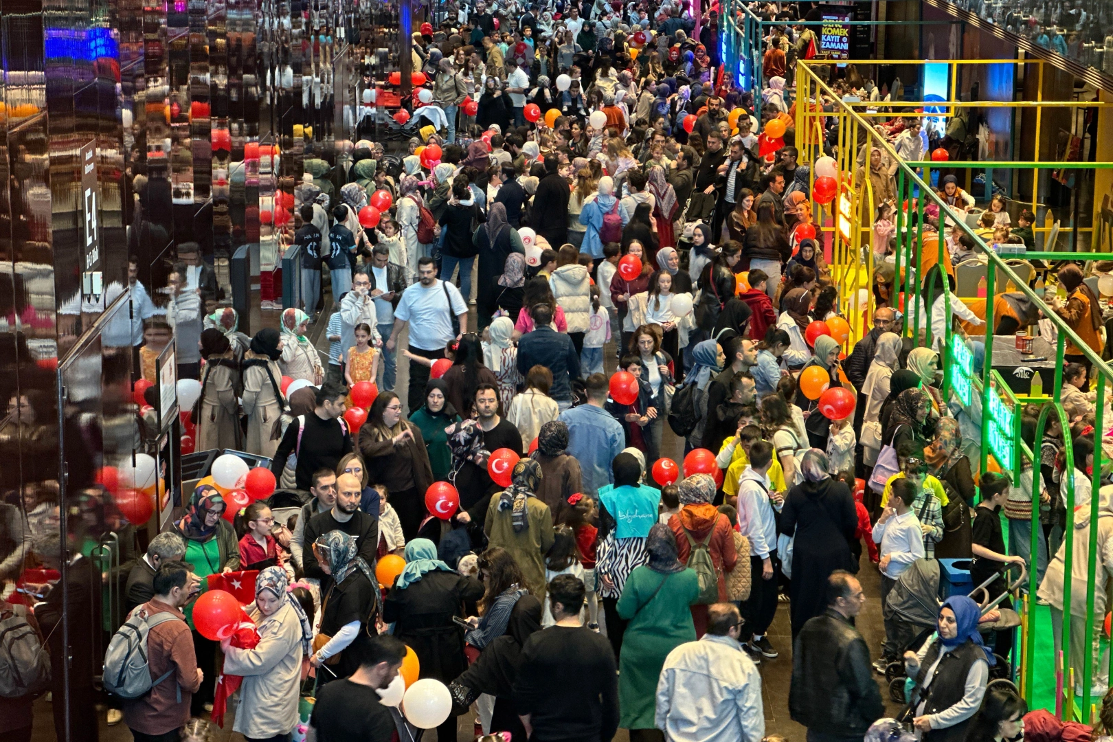 Konya'da &ccedil;ocuk kitapları ilgisi